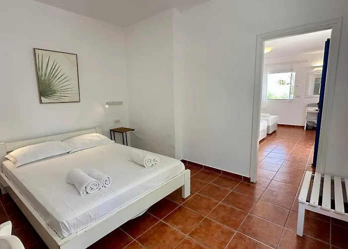 Paros Philoxenia מלון 3*