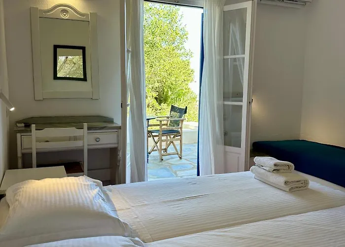 Paros Philoxenia מלון