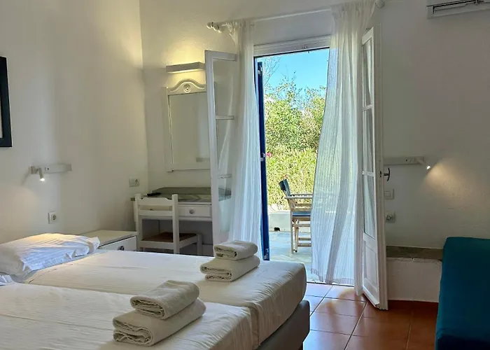 Paros Philoxenia מלון 3*