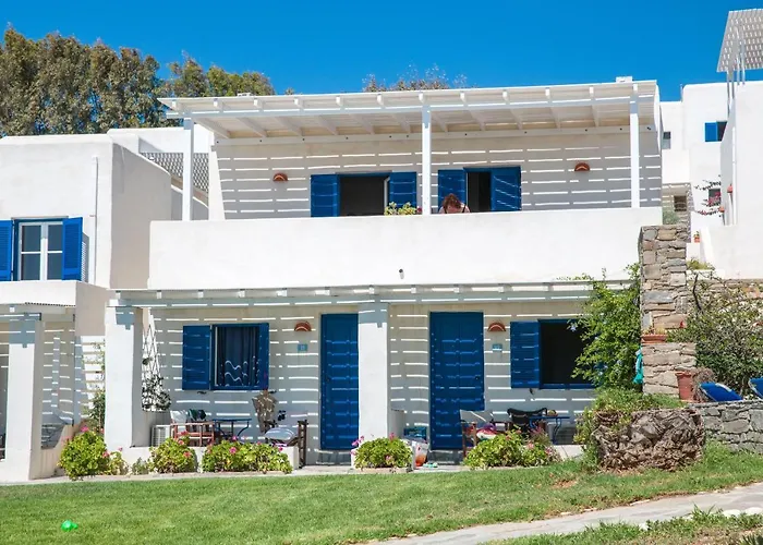 Paros Philoxenia מלון 3*